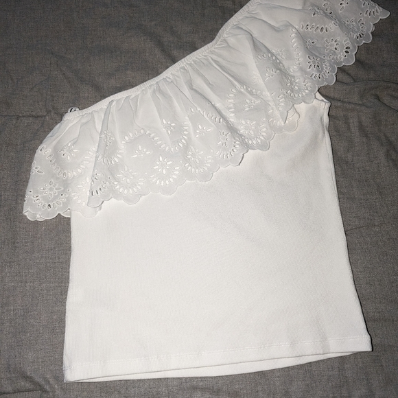 Brand new with tags. Old Navy One shoulder lace trim tank top size large - Picture 4 of 5